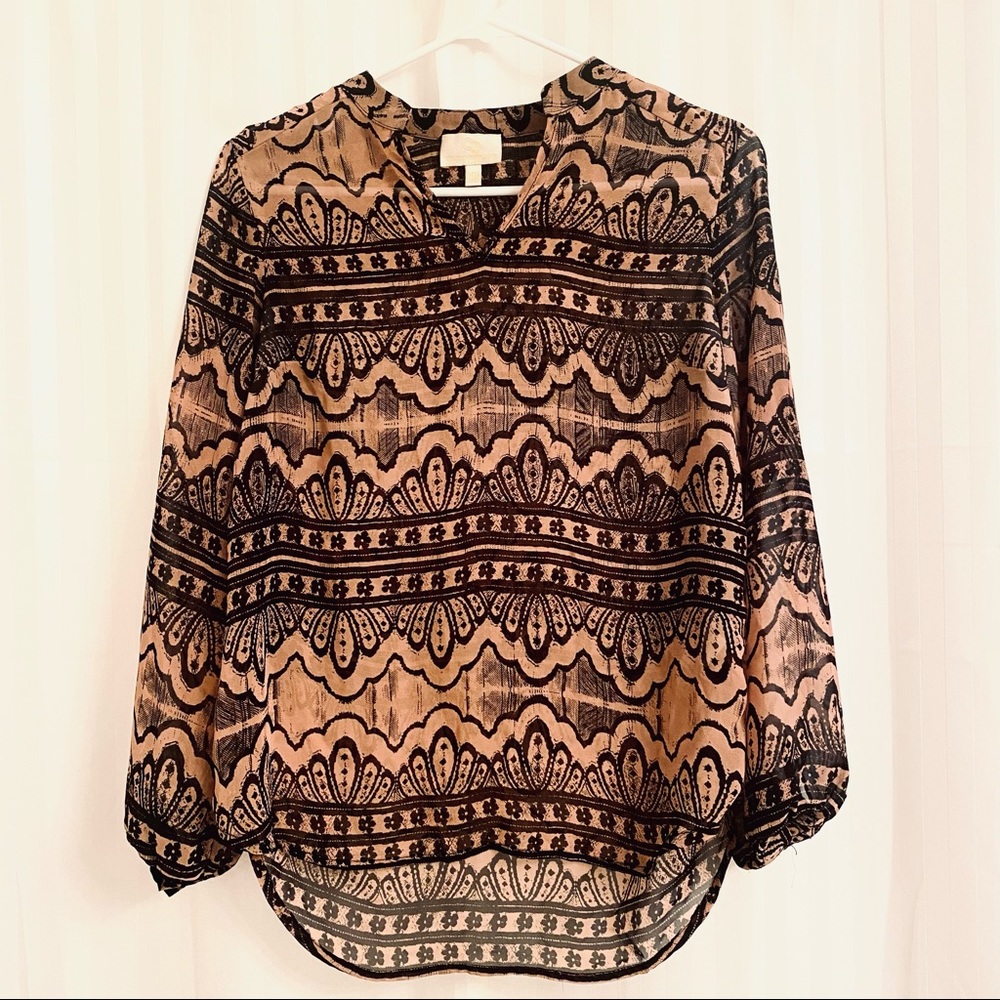 Beautiful brown/black patterned blouse by Collective Concepts size XS